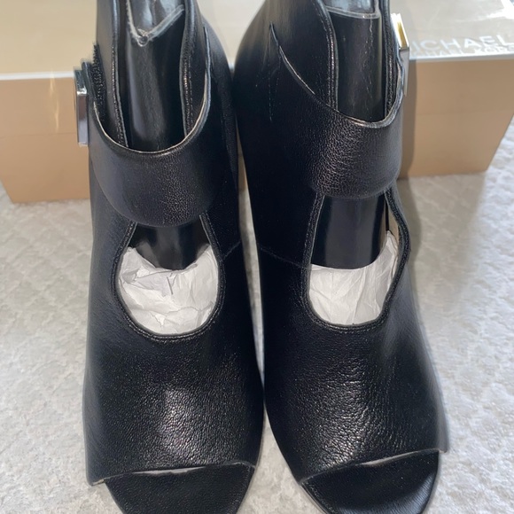 Michael Kors Black leather bootie sandals, size 91/2 - Picture 4 of 8